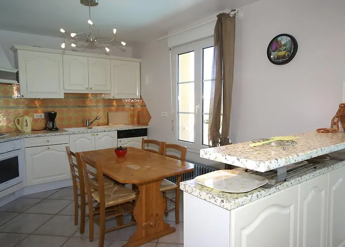 別荘 Nature Escape In With Pool ルブレサック